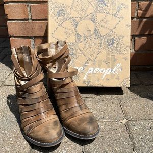 Free people - strapped boot - hybrid heel - tan color size 39 or 8us womens